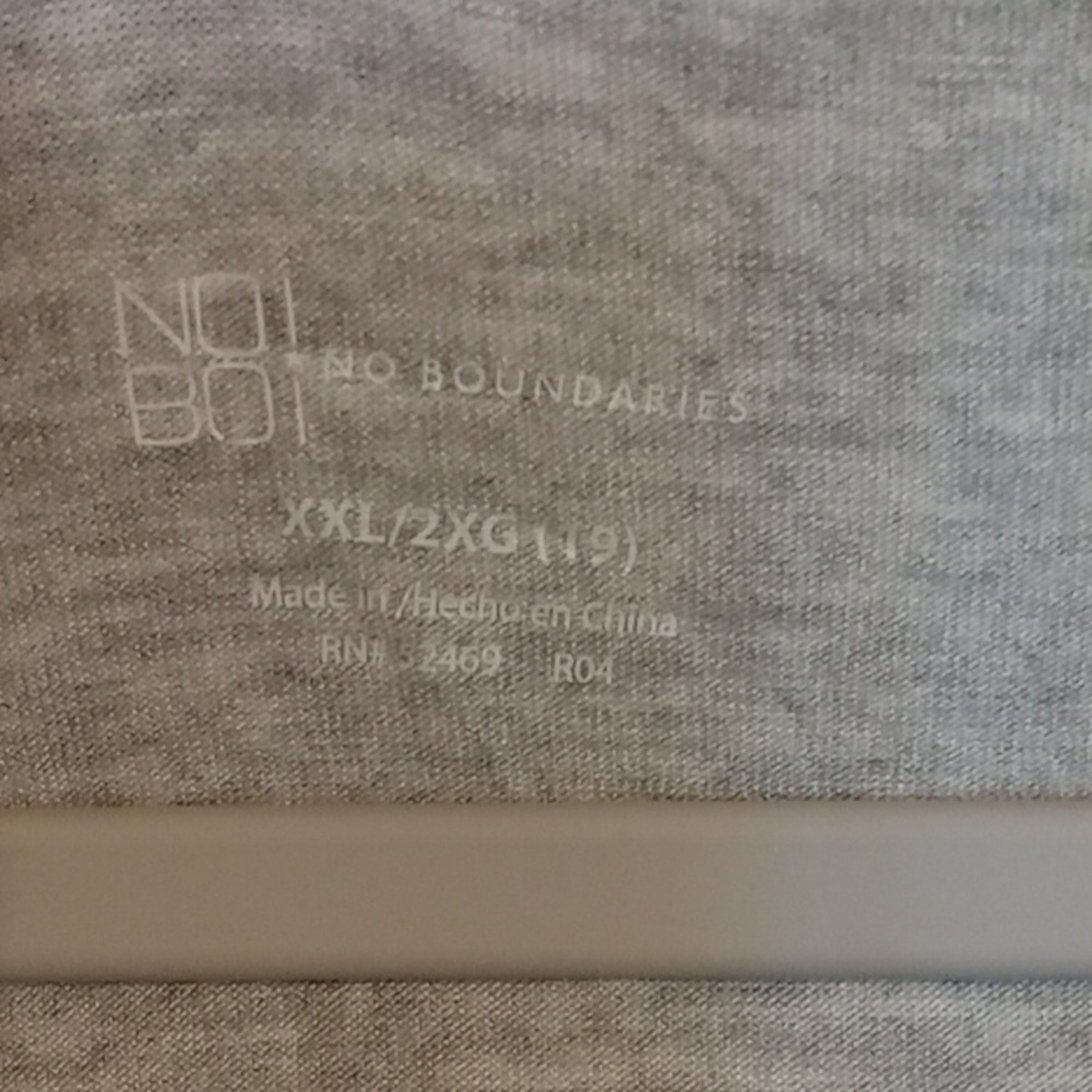 No Boundaries Sunflower Print Gray V-Neck Tee - Picture 3 of 4